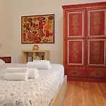 Warm, Cozy Near The Colosseum דירה רומא
