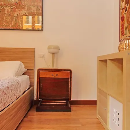 Warm, Cozy Near The Colosseum 로마