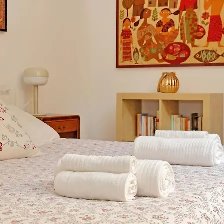 Warm, Cozy Near The Colosseum 아파트 로마
