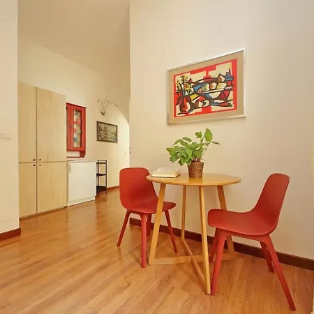 Warm, Cozy Near The Colosseum דירה רומא